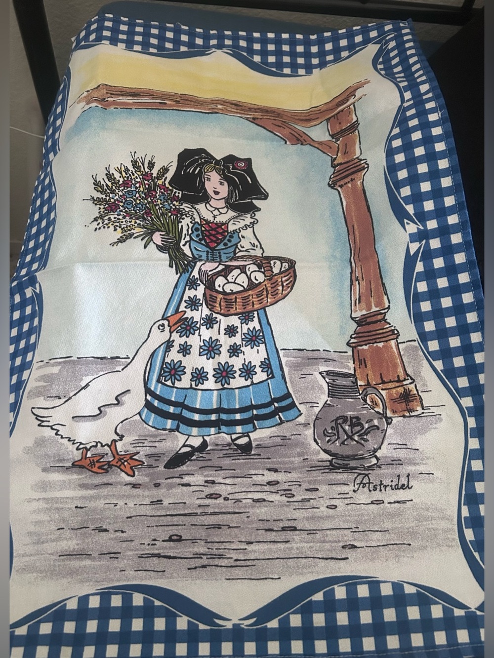 Accent traditional Alsatian-Astridel motif kitchen tea towel!